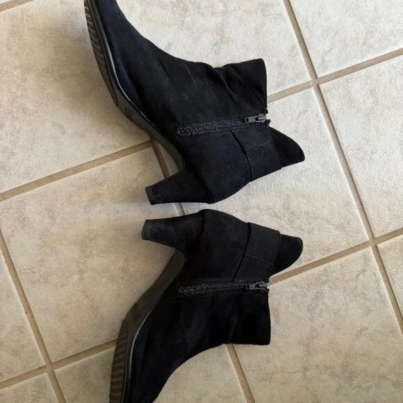 Aerosoles size 8 1/2, medium width, black ankle bootie - Picture 2 of 5